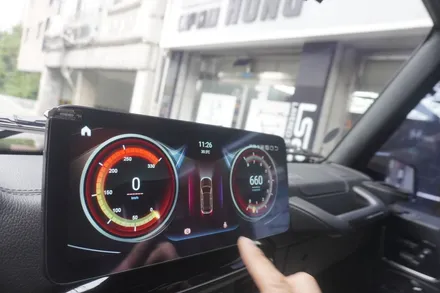벤츠 G바겐 후기형 G63AMG NTG5.1 중국 친구들은 NTG5.0 이라고 하는 오디오12.5인치 해외직구 모니터 설치 MNG 제품 USBAUX 음성지연 싱크밀림 없어요