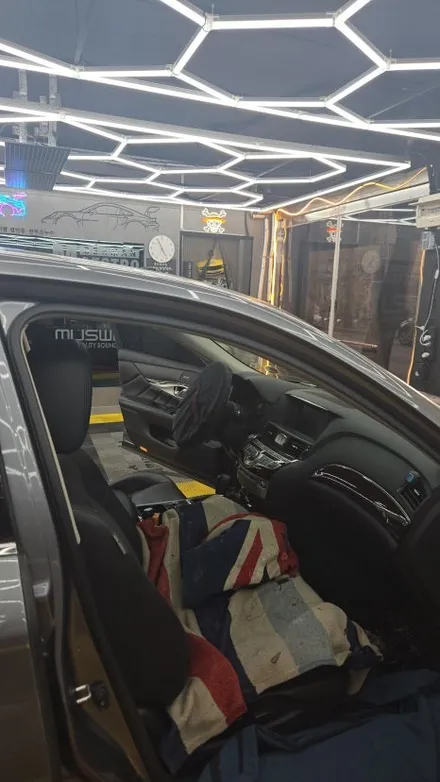 인피니티 Q70 M37 12.3인치 모니터 설치 카인원프로맥스 전문 대리점 캡틴홍