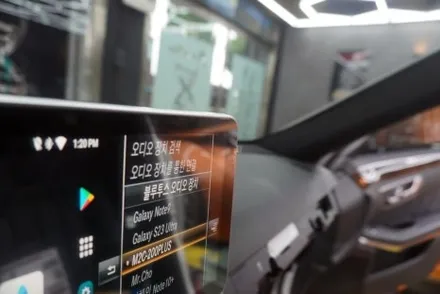 메이드인 코리아 네트워크전자 벤츠 전용 국산 12.3인치모니터 교체 설치 아트뷰 M2C200A플러스 W212 후기형 차량에 매립 시공