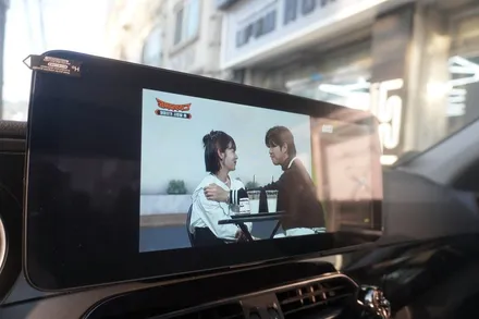 벤츠 C클래스 W204 후기형 트립 옵션 차량 12.3인치 안드로이드모니터 내비게이션 교체 손잡이 일체형 후방카메라 시공
