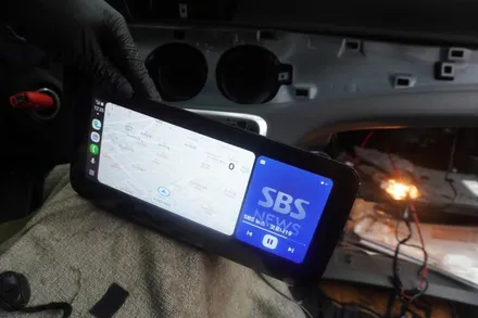 벤츠 GLA 4500AB 모니터 블랙아웃 화면 깜박임 후방카메라 안됨 고장 탈거 해외 직구 리눅스 카플레이 안드로이드오토 전용 모니터 설치