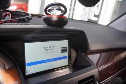 벤츠 GLK X204 모니터블랙아웃 고장 문제로 해외직구 안드로이드모니터 오디오 세트 제품 교체 설치by후방카메라 GPS는 순정을 확인 연결 됩니다