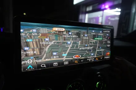 [벤츠내비게이션AS공식지정점 캡틴홍] 벤츠 C클래스 W205 쿠페 내비게이셔 AUX코딩후 12.3인치 국산 모니터 교체 M2C200A플러스 안드로이드셋탑 매립 시공