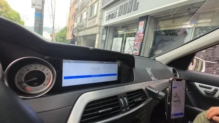 벤츠 C 클래스 W204 후기형 8.8인치 모니터 설치