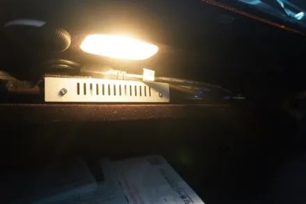 네트워크전자 벤츠 선물 세트 국산12.3인치모니터 NV700 신형 안드로이드셋탑 후방카메라 NTG 4.0 E클래스 차량에 매립 시공