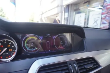 벤츠 C63AMG 쿠페 W204 후기형 국산 모니터 M2C 탈거 알리익스프레스 해외 직구 8.8인치 모니터 교체 설치 우리 동네는 고수가 작업한다