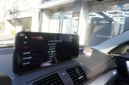 임금님 귀는 당나귀 귀 임금님 귀는 당나귀 귀 속 시원하게 말씀 드릴께요 해외직구 모니터 설치 캡틴홍이 킹왕짱 입니다 BMW E바디120D 12.3인치모니터 후방카메라 시공
