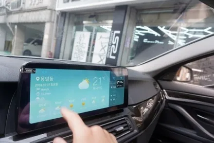 BMW 5시리즈 F10 차량  좌우 트위터 센터 스피커 하만카돈 커버 이용 교체 12.3인치 안드로이드모니터 올인원 내비게이션 시공