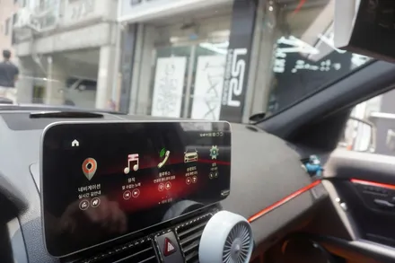 W204 전기형 벤츠 C63AMG 해외직구후  직접 DIY 작업 제품 오작동 실패 SOS 캡틴홍 고사양 MNG 10.25인치 재작업 후방카메라 교체 설치