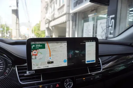 아우디 국산12.3인치 모니터 NV700 NO.35번째 시공 차량은 아우디 A8 D4 내공이 필요한 커스텀 브라켓 작업 완벽한 핏으로 누가 마무리 하죠 바로 전국구 실력자 캡틴홍
