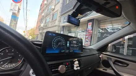 BMW 3시리즈 E90 대시보드 타공 12.3인치 모니터 카인원프로맥스Q 설치