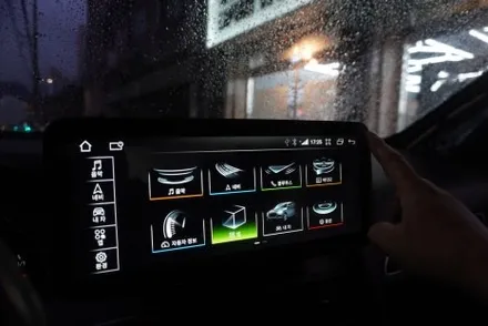 아우디 해외 직구 모니터 설치 고수 1인 시공 캡틴홍 A6 C6 2GMMI 12.5인치 모니터 트렁크 스위치 교체형 후방카메라 작업