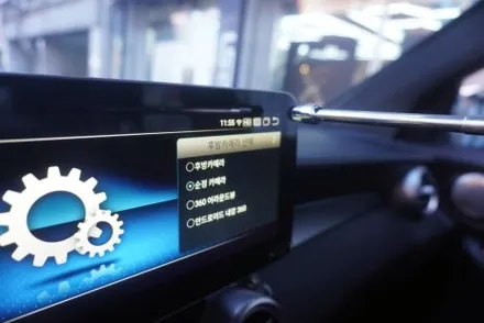 벤츠 GLC 해외 직구 모니터 교체할 때 GPS는  순정 듀얼 파크라 케이블 연결 싱크 밀림 없는  AUX 코딩 후 설치하는 벤츠 모니터 안드로이드 내비게이션 설치 고수 캡틴홍