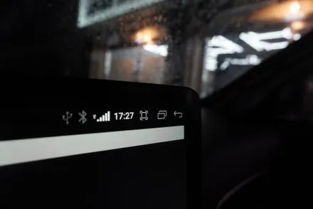 아우디 해외 직구 모니터 설치 고수 1인 시공 캡틴홍 A6 C6 2GMMI 12.5인치 모니터 트렁크 스위치 교체형 후방카메라 작업