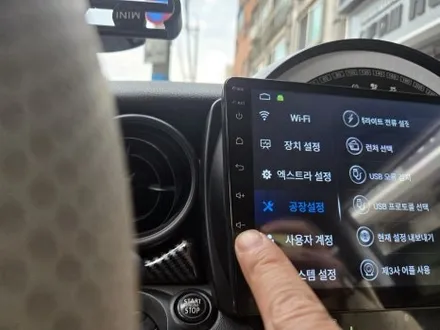 미니쿠퍼 2세대 아날로그 계기판 탈거 후 해외 직구 모니터 교체 블루투스 카플레이 안드로이드오토 안드로이드 올인원 설치 핸들 리모컨 사용하시는 분들은 캔박스 같이 구입하세요