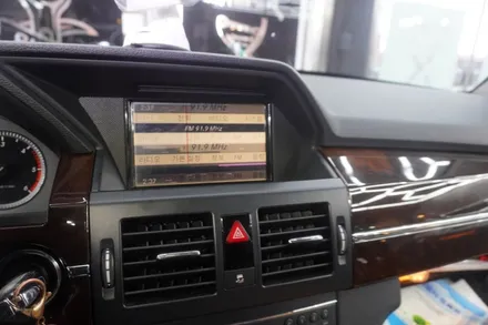 [벤츠지니내비게이션AS서비스센터 캡틴홍] 벤츠 GLK 전기형 순정 오디오 화면 떨림 증상 모니터 탈거후 해외직구 안드로이드내비게이션 올인원 후방카메라 연결 시공