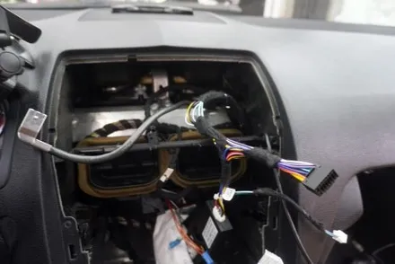W204 C63 AMG 벤츠 C클래스 전기형 해외직구 안드로이드올인원 내비게이션 상단 매립 제품 후방카메라 연결 시공