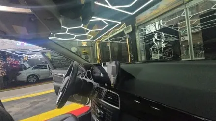 우리 동네는 고수가 작업한다 1인 시공 캡틴홍 벤츠 C 클래스 W204 해외 직구 모니터 오작동 주행 중 잡소리 문제 탈거 8.8인치 올인원 설치 중 연기 불량 기존 제품 재작업 도전