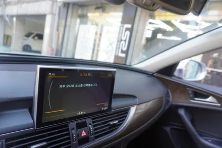 아우디 A6 C7 전기형 3GMMI 플러스  9인치 해외 직구 모니터 교체 설치 작업 고수가 작업하면 뭐가 달라도 다르겠쥬