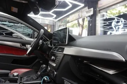 벤츠 C63AMG 쿠페 W204 후기형 국산 모니터 M2C 탈거 알리익스프레스 해외 직구 8.8인치 모니터 교체 설치 우리 동네는 고수가 작업한다