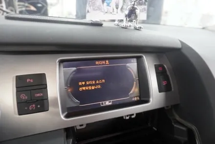 NO.26번째 NV700 시공 차량은 아우디 Q7 12.3인치 국산 모니터 교체 안드로이드올인원 내비게이션 매립 시공by예약제1인시공캡틴홍