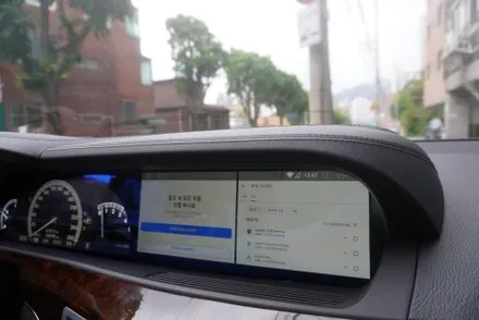 벤츠 S클래스 W221 내비게이션 12.3인치 안드로이드모니터 올인원 교체 리어모니터 카컴 X10 순정형 브라켓 사용 시공 도전