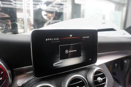 [벤츠HUD연동아틀란V5 캡틴홍] 벤츠 C클래스 W205 순정 HUD 연동 가이아2 인터페이스 M2C200A플러스 국산 12.3인치 모니터 AUX 코딩후 매립 시공