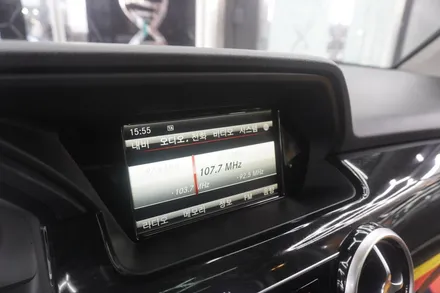 [벤츠공식멀티미디어AS지정점 캡틴홍] 벤츠 GLK 후기형 AUX코딩 내비게이션 Z8000 블랙박스 IOT 국산 12.3인치 M2C200A플러스 안드로이드셋탑 카블릿 매립 시공