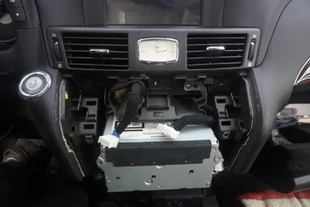 인피니티 Q70 M37 전용 10.25인치 모니터교체 블루화면 오작동 순정 후방카메라 고장 수리 까지 by월세없는곳에서 직원없이 예약제1인시공캡틴홍