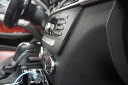 벤츠 C63AMG 쿠페 W204 후기형 국산 모니터 M2C 탈거 알리익스프레스 해외 직구 8.8인치 모니터 교체 설치 우리 동네는 고수가 작업한다