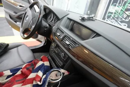 BMW X1 CIC 순정 모니터 있는 옵션 차량 10.25인치 안드로이드  모니터 올인원 내비게이션 교체 오디오 탈거가 작업의 반이 네요by예약제1인시공캡틴홍