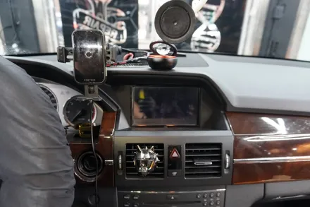 벤츠 GLK X204 모니터블랙아웃 고장 문제로 해외직구 안드로이드모니터 오디오 세트 제품 교체 설치by후방카메라 GPS는 순정을 확인 연결 됩니다