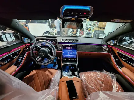 벤츠S500 (W223) 차량에 액티브엠비언트와 4D 부메스터 시공 / 성남,분당,판교