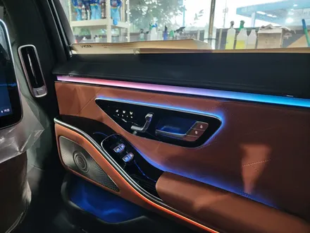 벤츠S500 (W223) 차량에 액티브엠비언트와 4D 부메스터 시공 / 성남,분당,판교