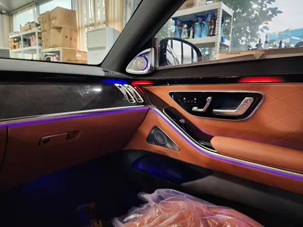벤츠S500 (W223) 차량에 액티브엠비언트와 4D 부메스터 시공 / 성남,분당,판교