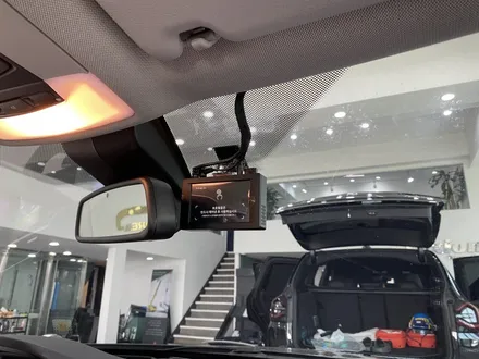 BMW X3 차량에 순정 어라운드뷰 옵션, 파인뷰 블랙박스와 셀뱅크 보조배터리 시공 / 성남,분당,판교