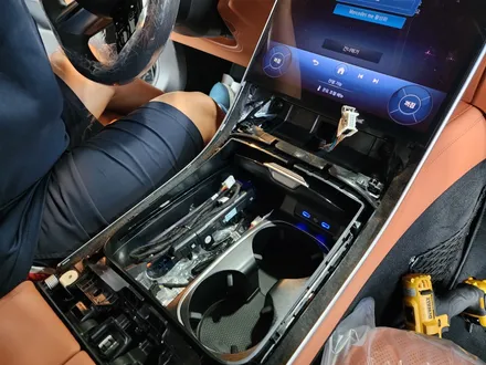 벤츠S500 (W223) 차량에 액티브엠비언트와 4D 부메스터 시공 / 성남,분당,판교