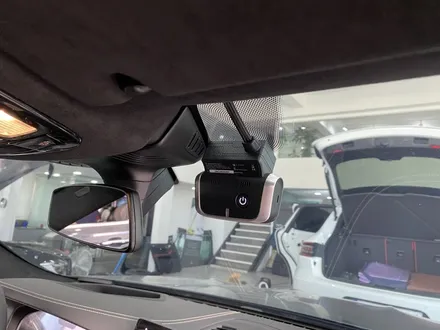 2023 BMW M5 Competition 차량에 순정블랙박스 제거 후 아이나비 QXD1 블랙박스, 셀뱅크 보조배터리 시공 / 성남,분당,판교