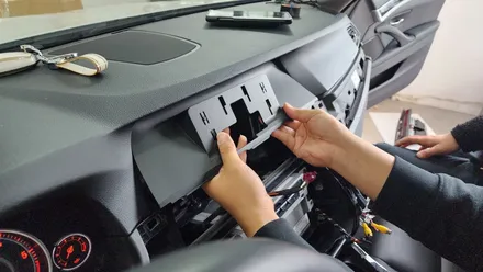 BMW 5시리즈 F10에 12.3인치 8코어 CPU 8G 램 안드로이드 올인원 시공