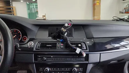 BMW 5시리즈 F10에 12.3인치 8코어 CPU 8G 램 안드로이드 올인원 시공