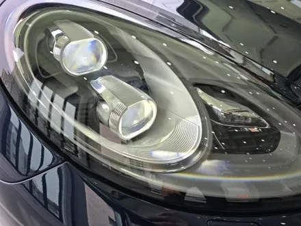 포르쉐 파나메라970.2 차량에 제논 헤드라이트 탈거 후 순정 Full LED 헤드라이트 시공 / 성남,분당,판교