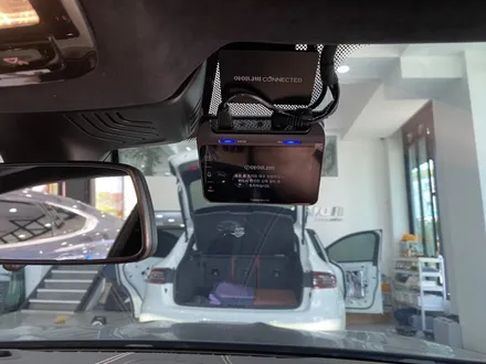 2023 BMW M5 Competition 차량에 순정블랙박스 제거 후 아이나비 QXD1 블랙박스, 셀뱅크 보조배터리 시공 / 성남,분당,판교