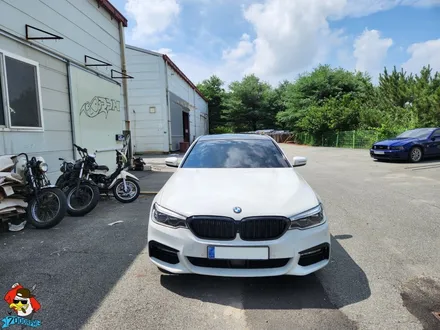 청주랩핑샵 7000rpm BMW 530I 크롬 부분 랩핑 시공(3M 2080 블랙 유광) / 청주 남촌동