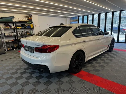 송파 BMW 랩핑 5시리즈 윈도우테두리, 손잡이 부분 크롬죽이기 시공 / 경기 성남