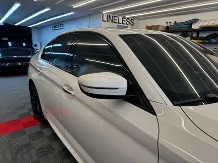 송파 BMW 랩핑 5시리즈 윈도우테두리, 손잡이 부분 크롬죽이기 시공 / 경기 성남