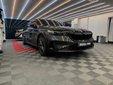 위례 랩핑 BMW 5시리즈 크롬죽이기 전후 비교 | 작지만 확실한 차이 / 경기 성남