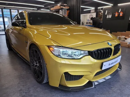 BMW M4 리츠 스마트 엠비언트. 엠비언트가 불어넣는 생기.