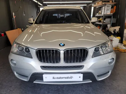 BMW F25 X3 사이드스텝 + 워크인 스위치. 탑승자의 불편함을 최소화하는 시공 조합.