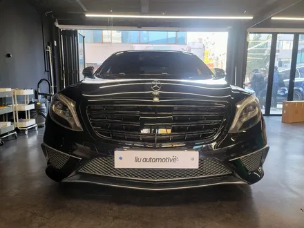 벤츠 W222 S클래스 2열 후석 모니터 + M2C. 터치가 안되는 모니터, 불편을 느낀다면.