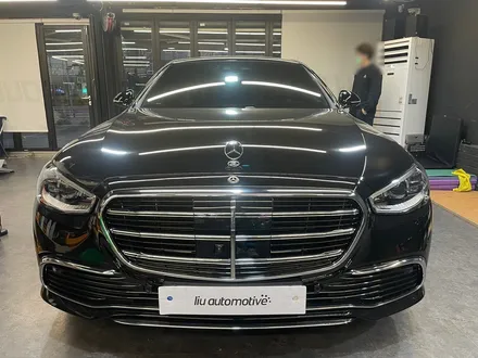 벤츠 W223 S클래스 액티브엠비언트 + 순정 부메스터 4D. 화려한 퍼포먼스, 액티브엠비언트.